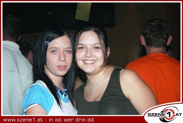 Freunde beim  Fortgehen - 