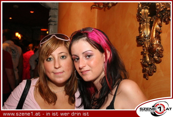 1200 Leute im Muschi Club - 