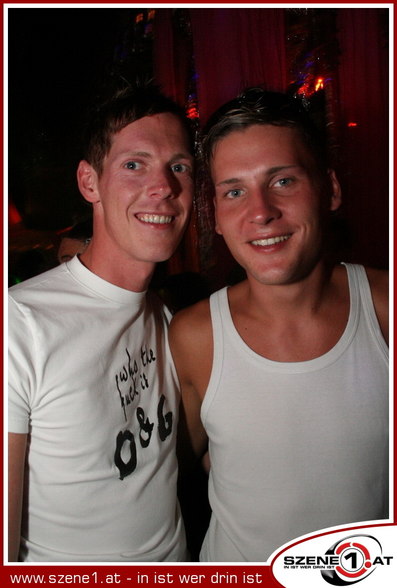 1200 Leute im Muschi Club - 