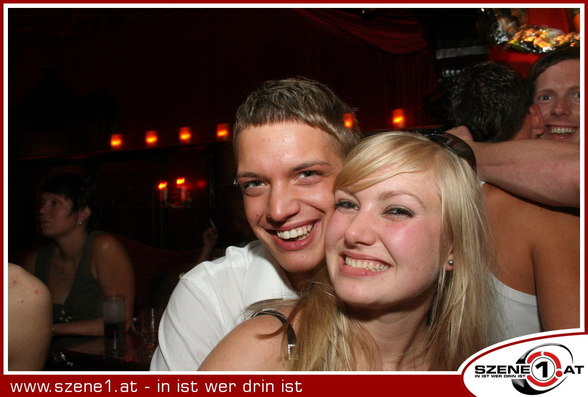 1200 Leute im Muschi Club - 