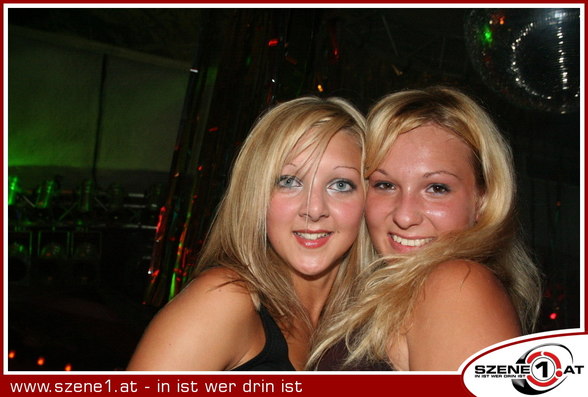 1200 Leute im Muschi Club - 