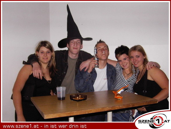 HaLlOwEeN-pArTy - 