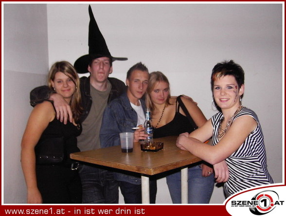 HaLlOwEeN-pArTy - 