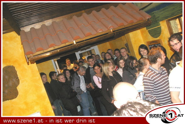 Szene1 - Minirock-Party - 