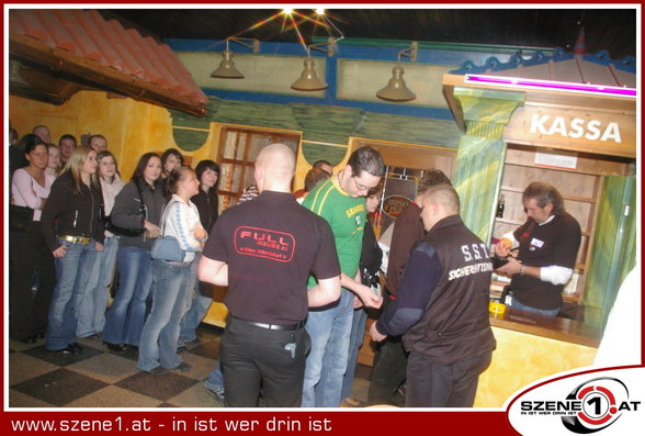 Szene1 - Minirock-Party - 