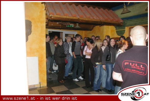 Szene1 - Minirock-Party - 