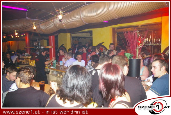 Szene1 - Minirock-Party - 