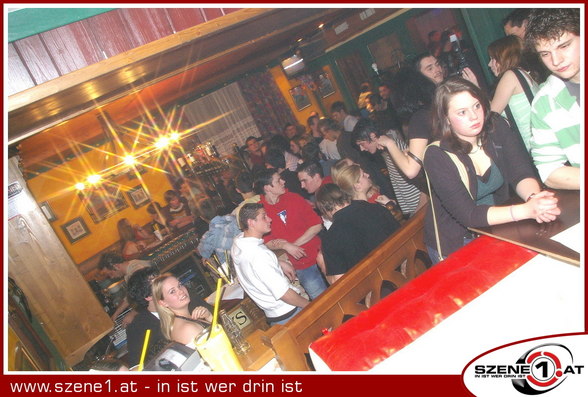 Szene1 - Minirock-Party - 