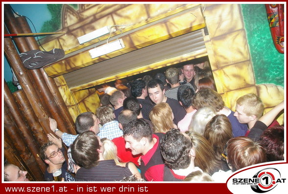 Szene1 - Minirock-Party - 