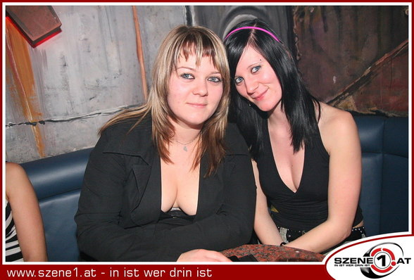 MeInE sIsTaS fRiEnDs AnD mE - 