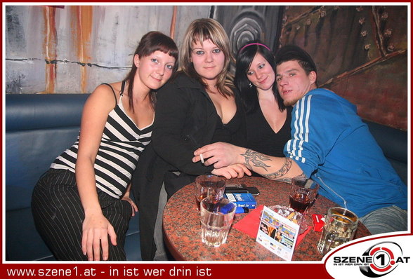 MeInE sIsTaS fRiEnDs AnD mE - 