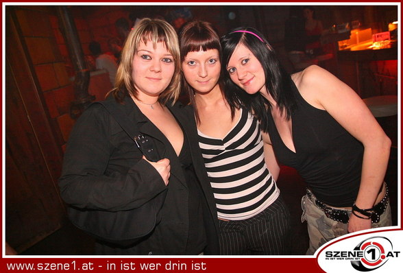 MeInE sIsTaS fRiEnDs AnD mE - 