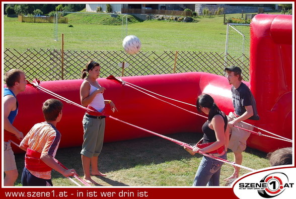 *~~Red RocK07 und HumAn tAblE SoCCer~~* - 