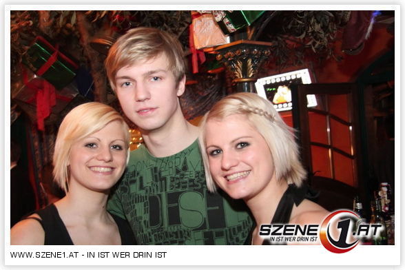 we love to make party (: - 