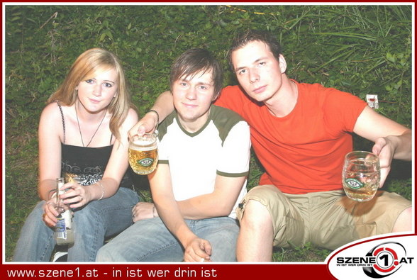 Freunde beim  Fortgehen - 