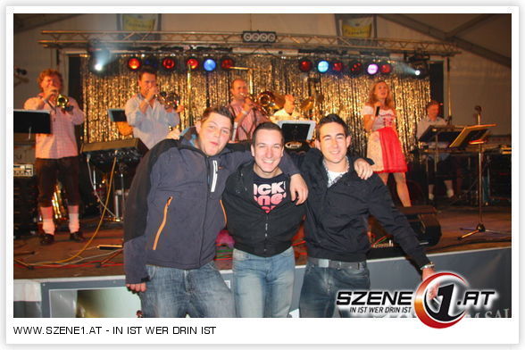 Jung, Erfolgreich und Gutaussehend - 