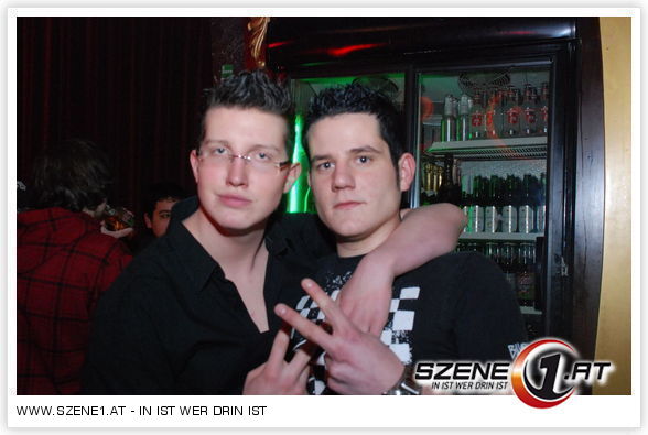 ich und freunde beim fortgehen  - 