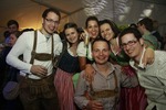 Trachtenschlacht - Dirndl vs. Lederhosn 10501752