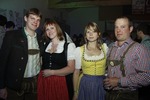 Trachtenschlacht - Dirndl vs. Lederhosn 10501765