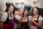 Dirndl Loves Lederhosn 10877072