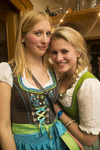 Dirndl trifft Lederhosn 11211979