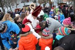 Adventmarkt mit Nikolaus und Perchtenlauf 11823174