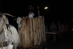 Adventmarkt mit Nikolaus und Perchtenlauf 11823194