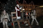 Adventmarkt mit Nikolaus und Perchtenlauf 11823209