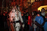 Adventmarkt mit Nikolaus und Perchtenlauf 11823249