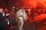 Adventmarkt mit Nikolaus und Perchtenlauf 11823251