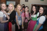 Dirndl Clubbing 12008144