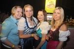 Dirndl Clubbing 12008190