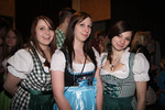 Dirndl trifft Lederhosn 12082648