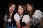 Dirndl trifft Lederhosn 12082672