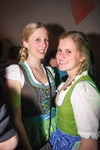 Dirndl trifft Lederhosn 12082692