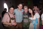 Dirndl trifft Lederhosn 12082698