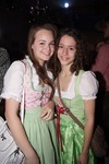 Dirndl trifft Lederhosn 12082734