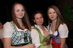 Dirndl trifft Lederhosn 12082764