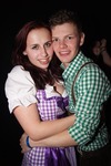 Dirndl trifft Lederhosn 12082884