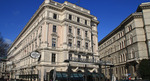 Kellner des Cafe Landtmann in der Zillertaler Trachtenbadehose - Fotos C.Mikes
