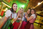 Dirndl trifft Lederhosn mit Darius & Finlay