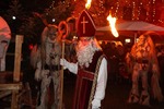 Adventmarkt & Perchtenlauf 13672796