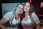 Mädchen auf dem Pferd 14810943
