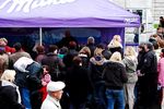 Milka Weihnachtstruck mit Sandra Pires 4901382