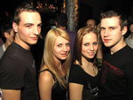 SZENE1-SCHOOL-OUT-PARTY 7607605