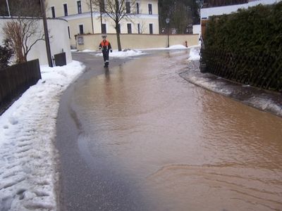 Gruppenavatar von Wenn du baden gehst wirst du nicht sauber sondern das Wasser dreckig!!