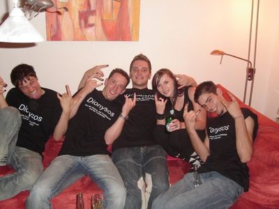 Gruppenavatar von Ja, ich besitze ein Dionysos-Sekten-T-Shirt mit den 12 Geboten