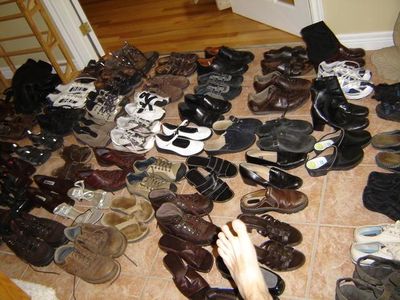 Gruppenavatar von Nein, das sind nicht alles MEINE Schuhe - bei mir steigt ne party! :)