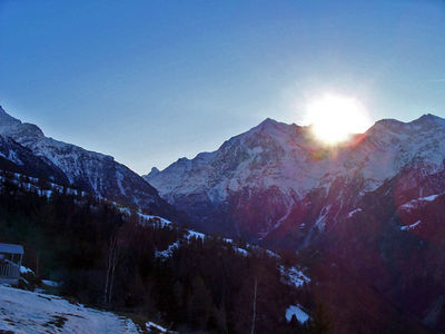 Gruppenavatar von Dei muata is so fett, wan de mit am gelben leibal auf an Berg geht, moant jeda die sonne geht auf.