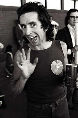 Gruppenavatar von ...wir waren nicht dabei als bon scott starb, aber wir trauern um ihn...